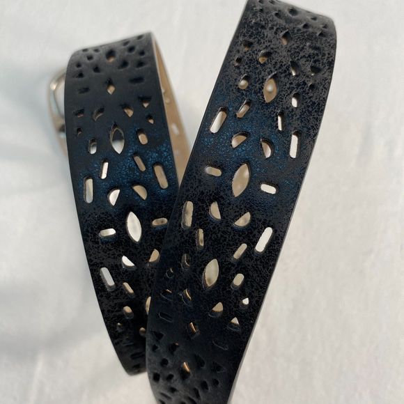 Kohls Womens Reversable Belt Large Waist Black Gold Perforated Pattern - Picture 11 of 16